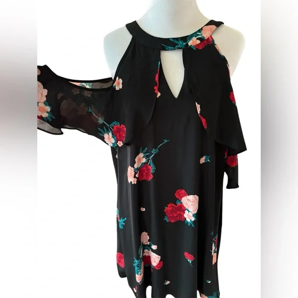 Cold shoulder dress - Picture 1 of 6